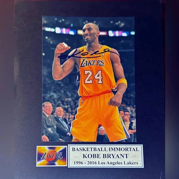 Kobe Bryant autographed photo - Picture 1 of 1